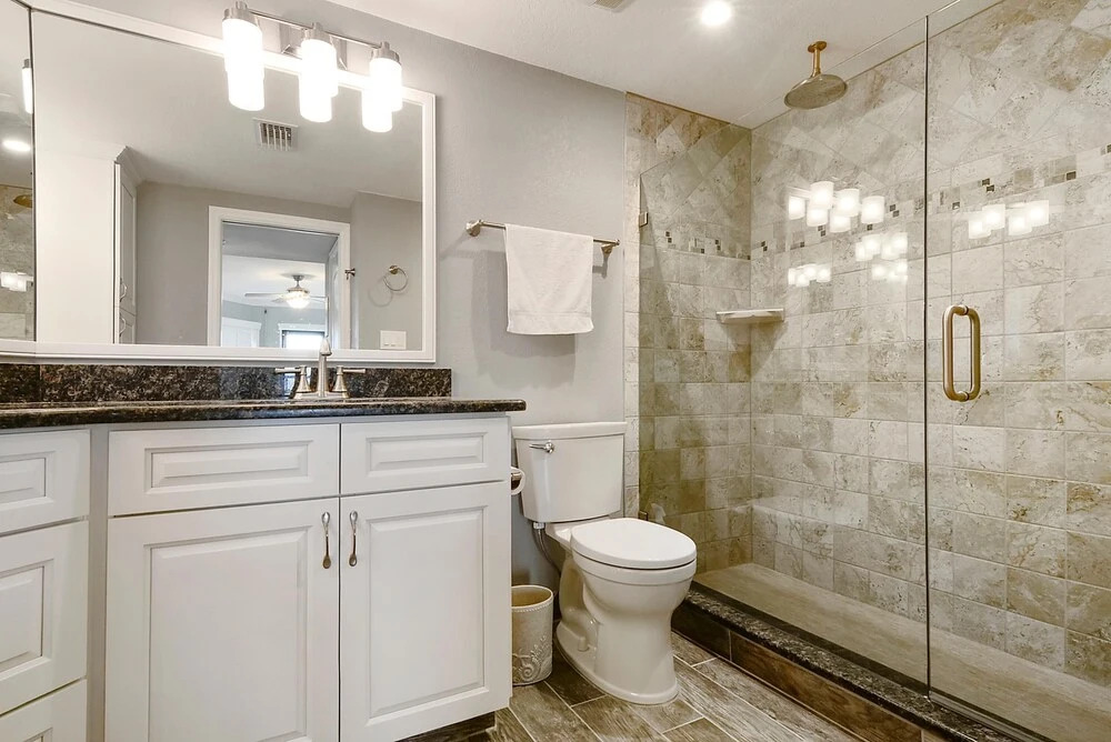 Land's End 302 Building 10 Beautifully Updated/beachfront!