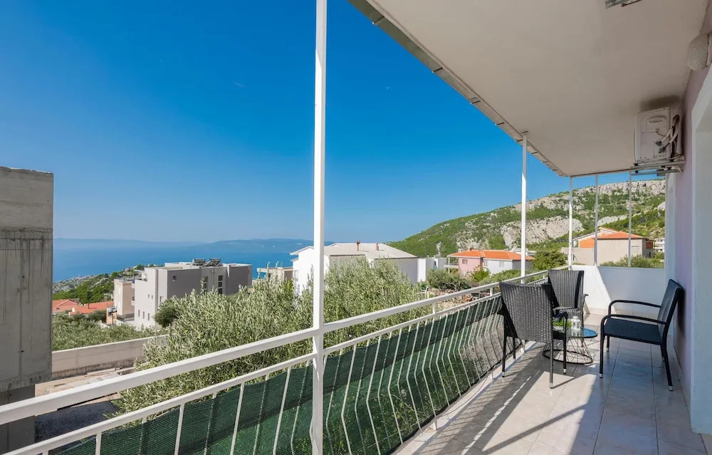 Amazing Home in Makarska With Wifi and 2 Bedrooms
