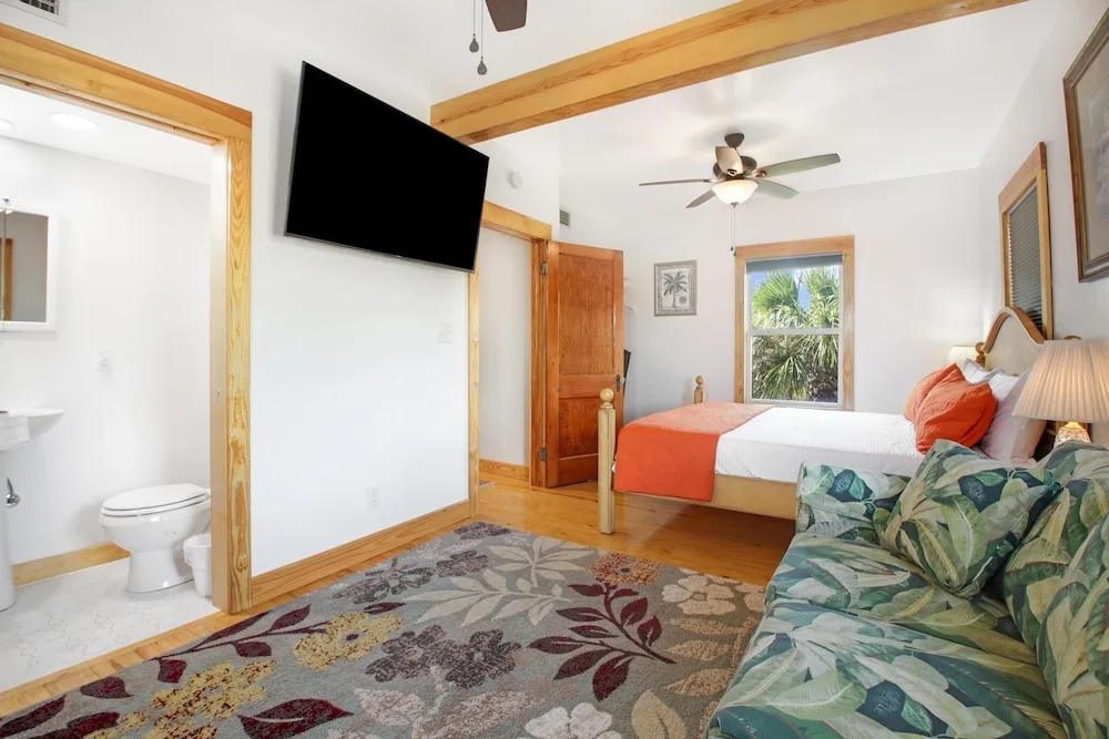 Hot Sand 4 Bedroom Home by RedAwning