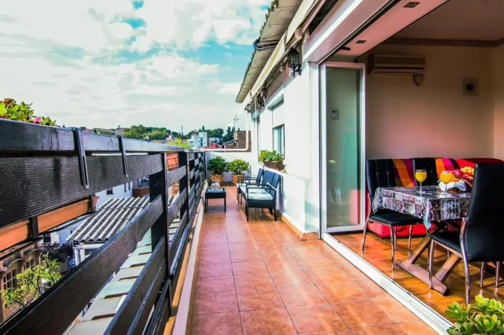 Unique Cozy Scenic Penthouse