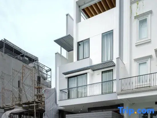 Korean Host | New 6BR Villa | Karaoke·Elevator·15 Min to D1 | 12 Pax