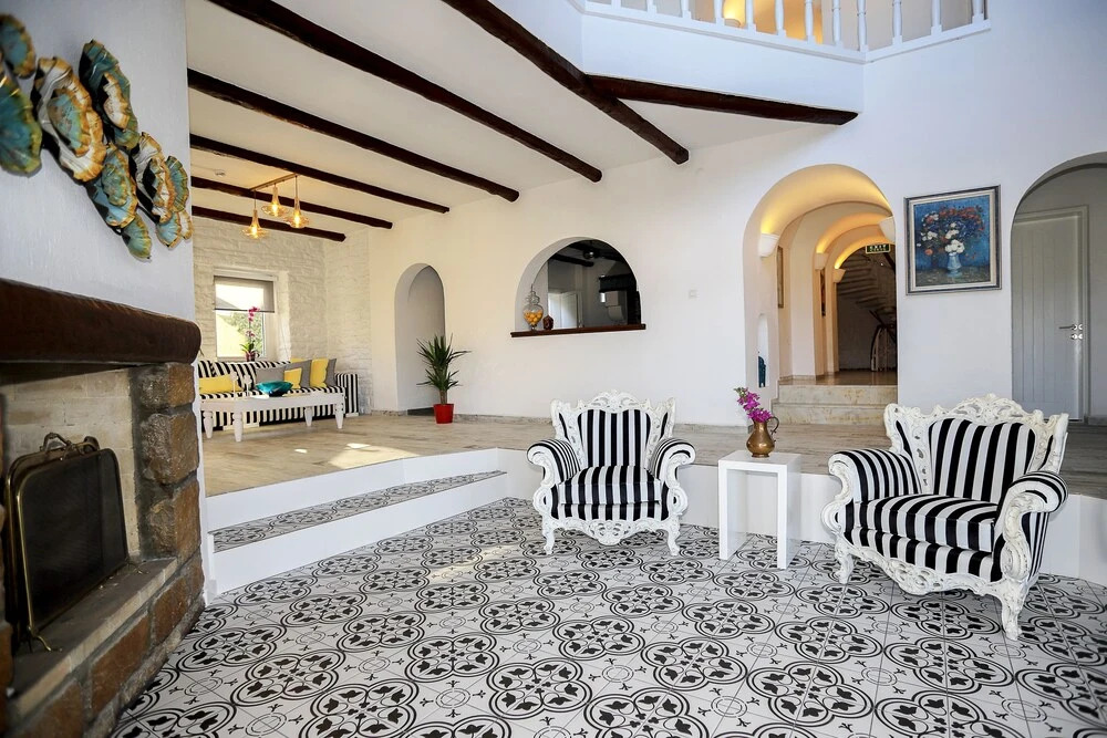 Flag Suites +12