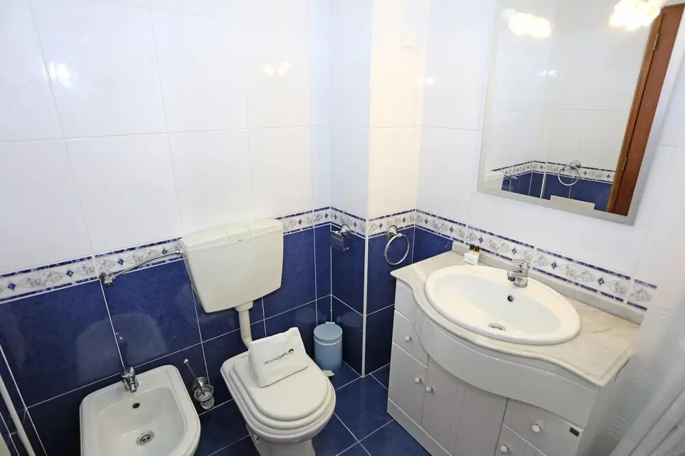 EE 01 - Bedroom 1 in Rossio Entrance Guesthouse