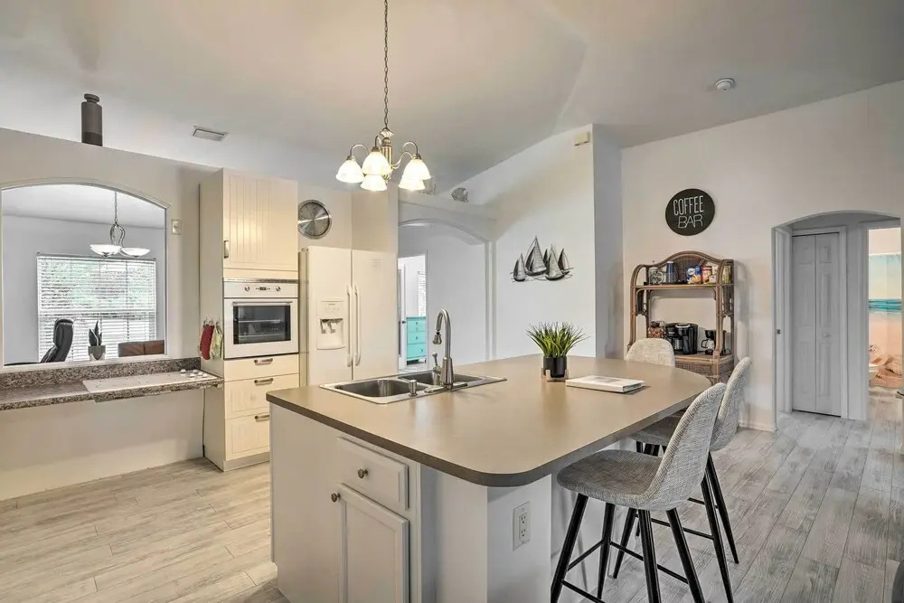 Canalfront Cape Coral Escape - ADA Friendly!