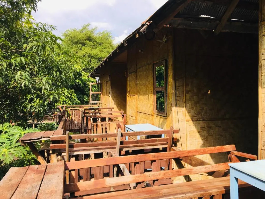 Golden Hut -Chill Bungalows in town黄金泰式传统独栋小屋
