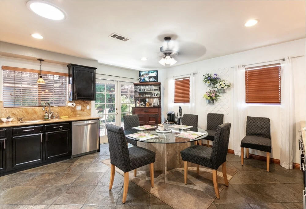 Tranquil Torrance - 1 Mile To Redondo Beach 4 Bedroom Home