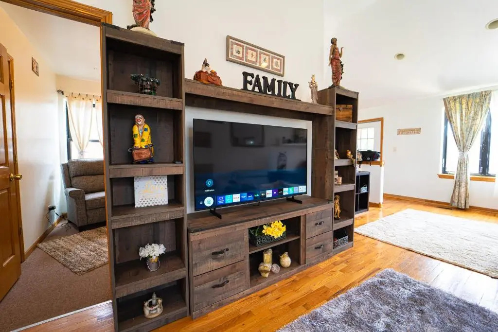 Lovely 3 Bedrooms Apartment In Chicago Midway