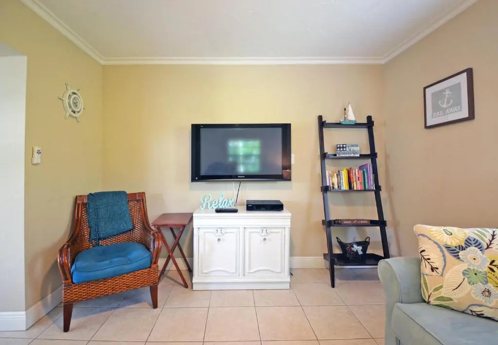 Paradise Beach - West 2414