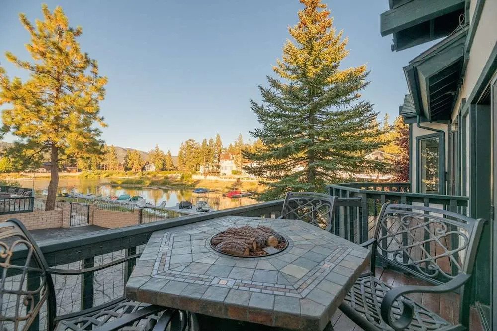 Lakefront Viking Oasis