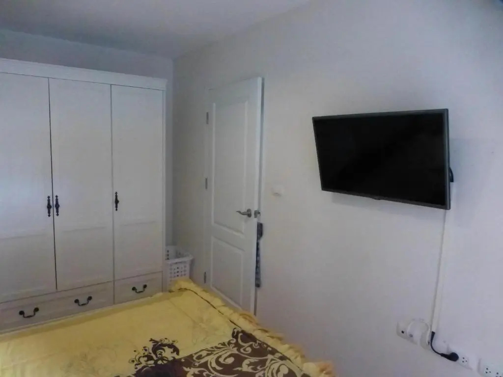1 Double bedroom Apartment with Swimming pool security and high speed WiFi