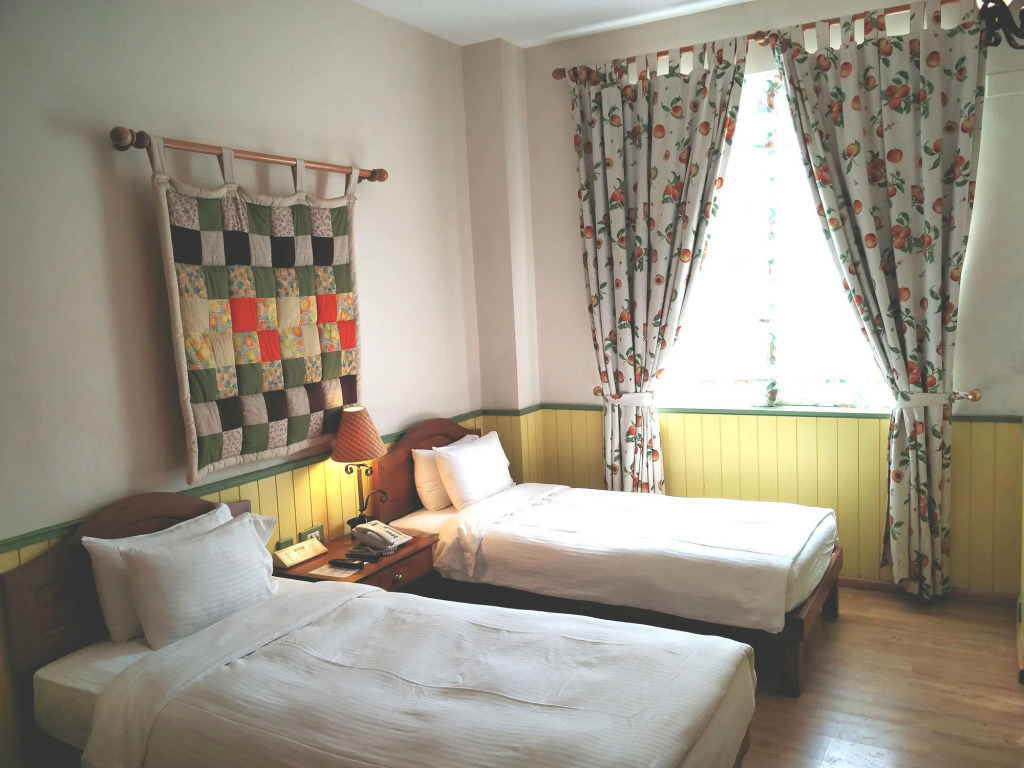The Gordon House Hotel - Near Gateway Of India