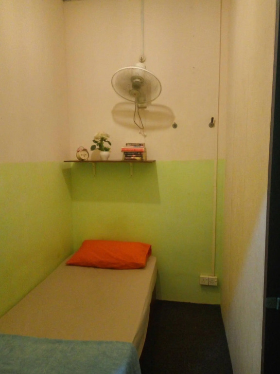 The Longhouse Travellers Inn - Hostel