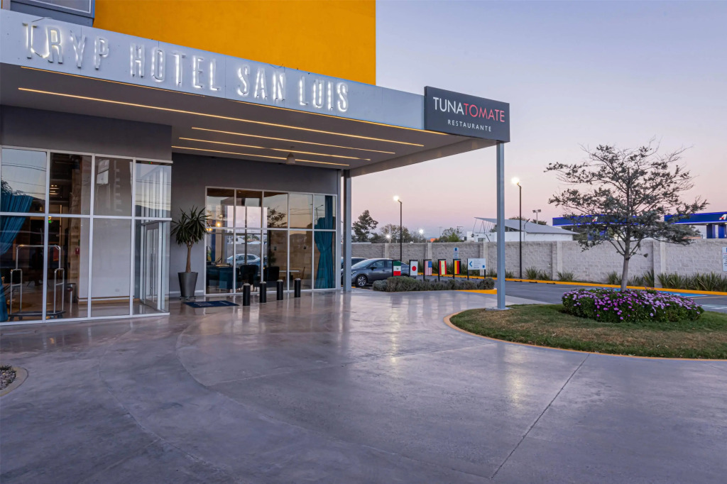 TRYP by Wyndham San Luis Potosi Hotel & Suites