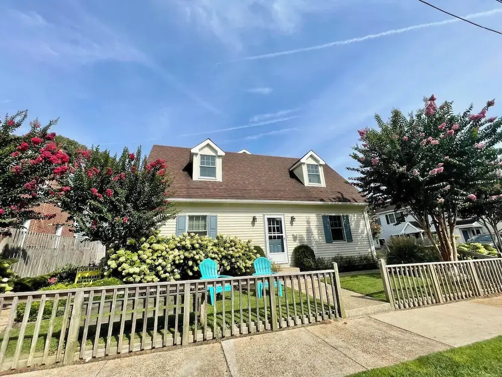 King Charles Avenue 404 #4