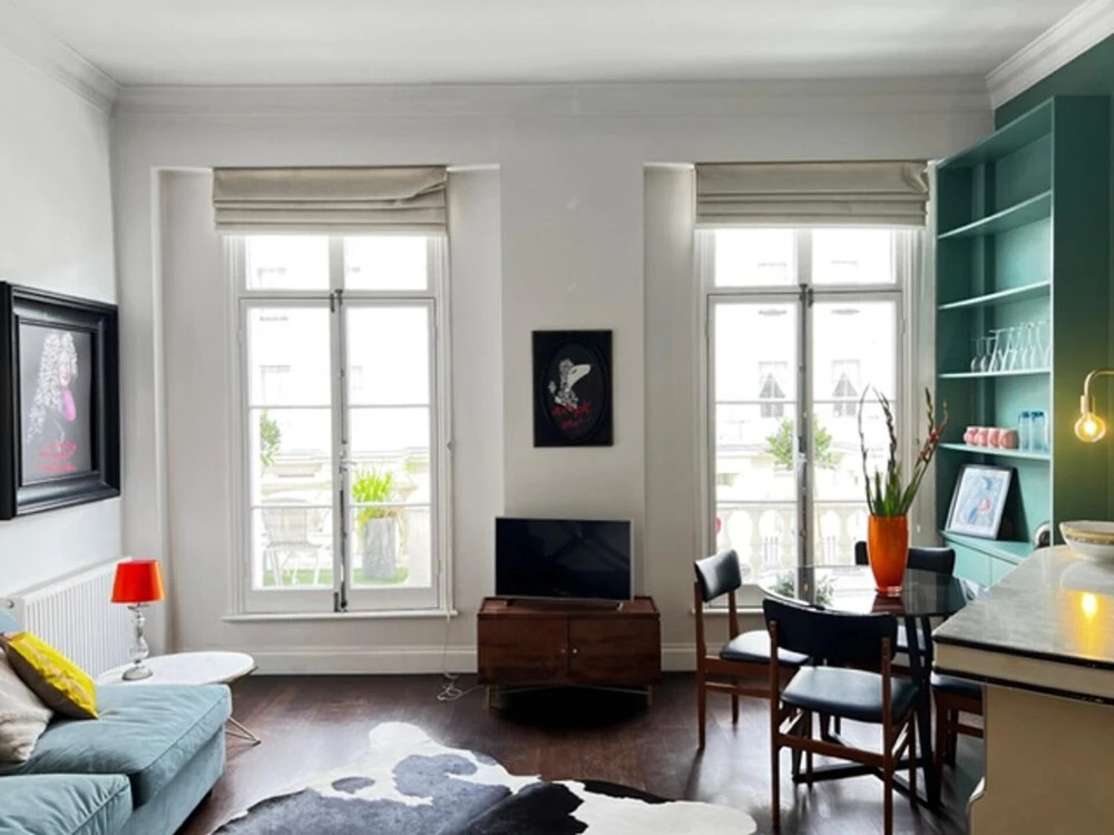 Stylish Central London Balcony Apartment