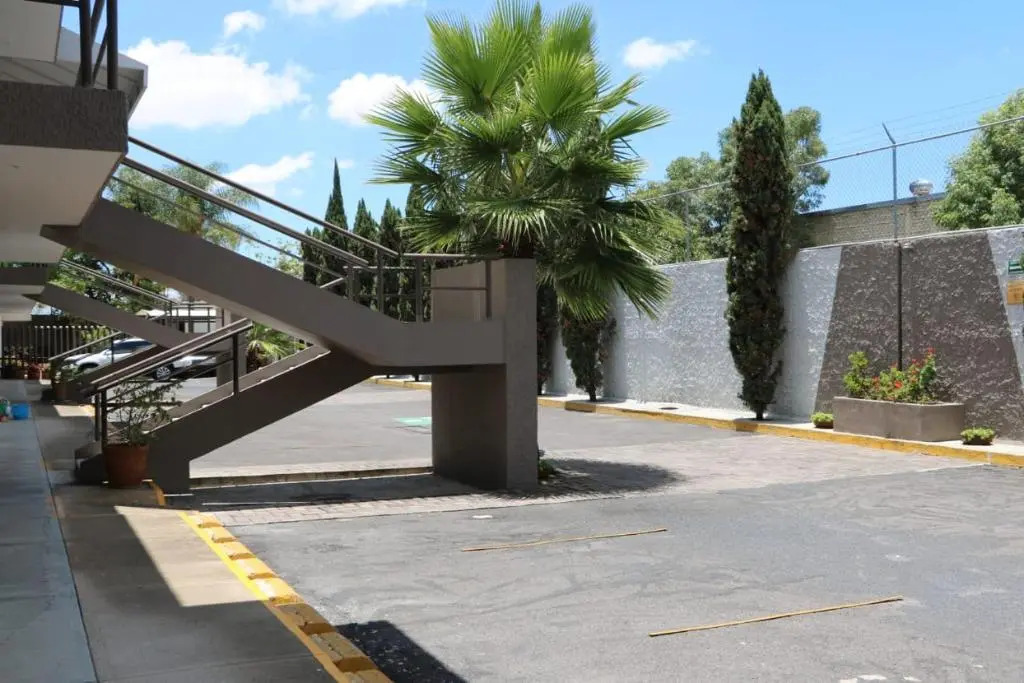 Cypres Hotel & Suites