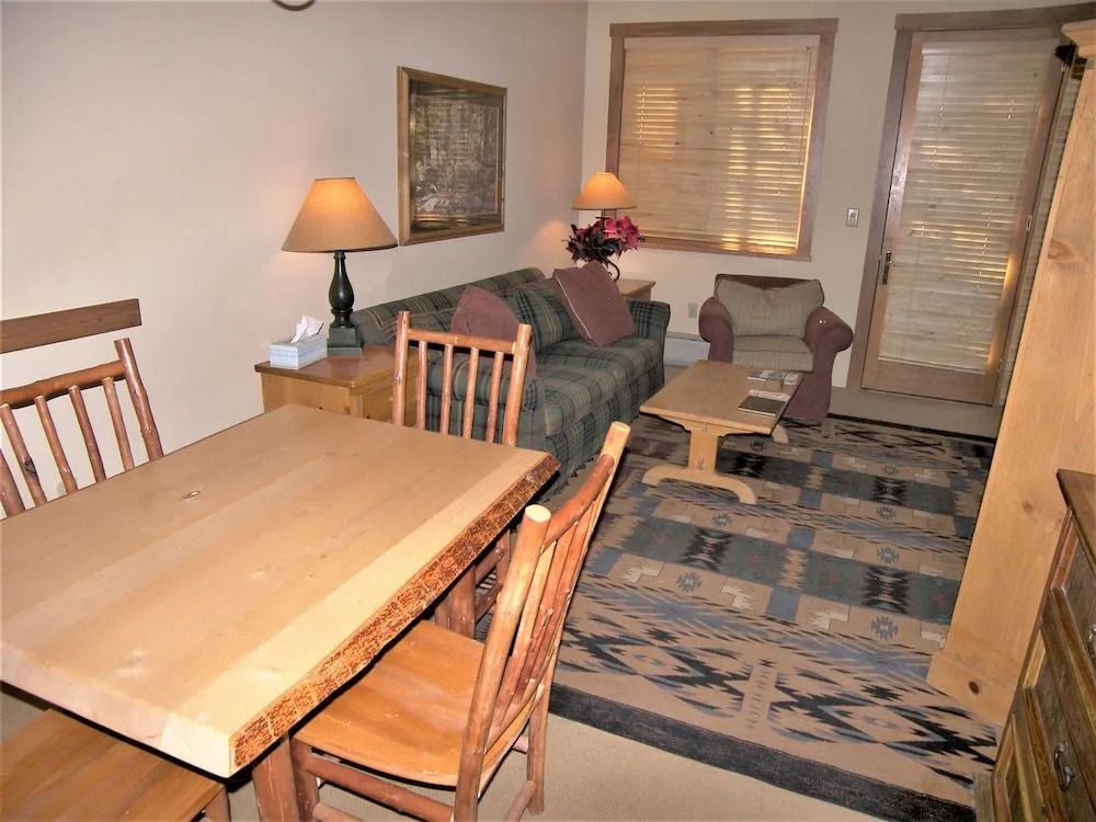 Arapahoe Lodge 1 Bed 1 Bath B