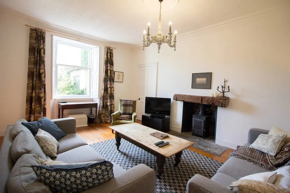 Unique and Private Georgian Farm House In The City