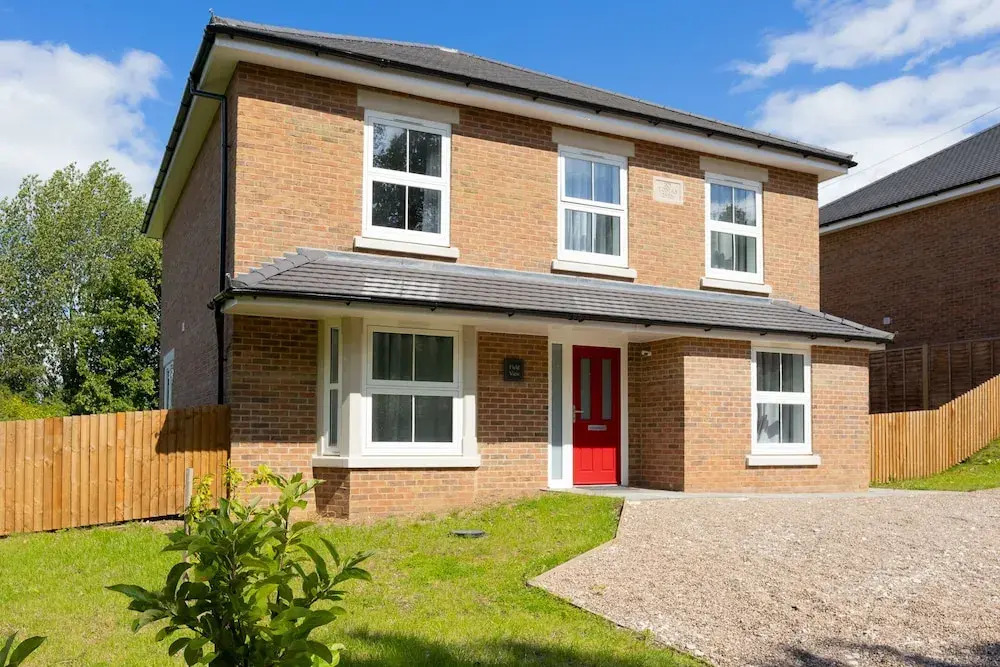 Field View 5-bed House - Free Parking