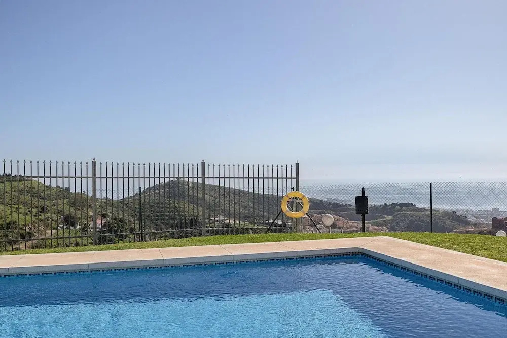 Pool Apt Calahonda 2 With Sea View