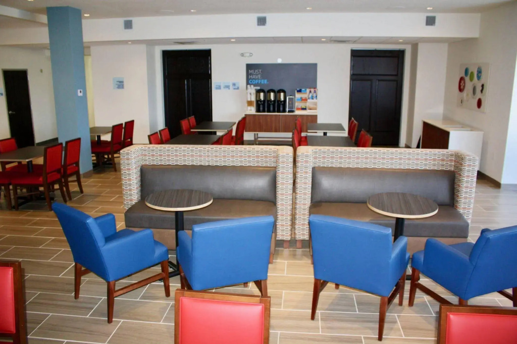 Holiday Inn Express & Suites - Kirksville - University Area by IHG