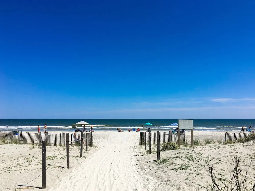 New Listing! Stylish Condo: 2 Pools & Beach Cabana Condo