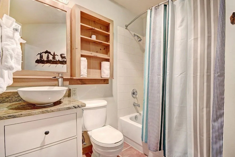 8619 Expedition Station 2 Bedroom Condo by RedAwning