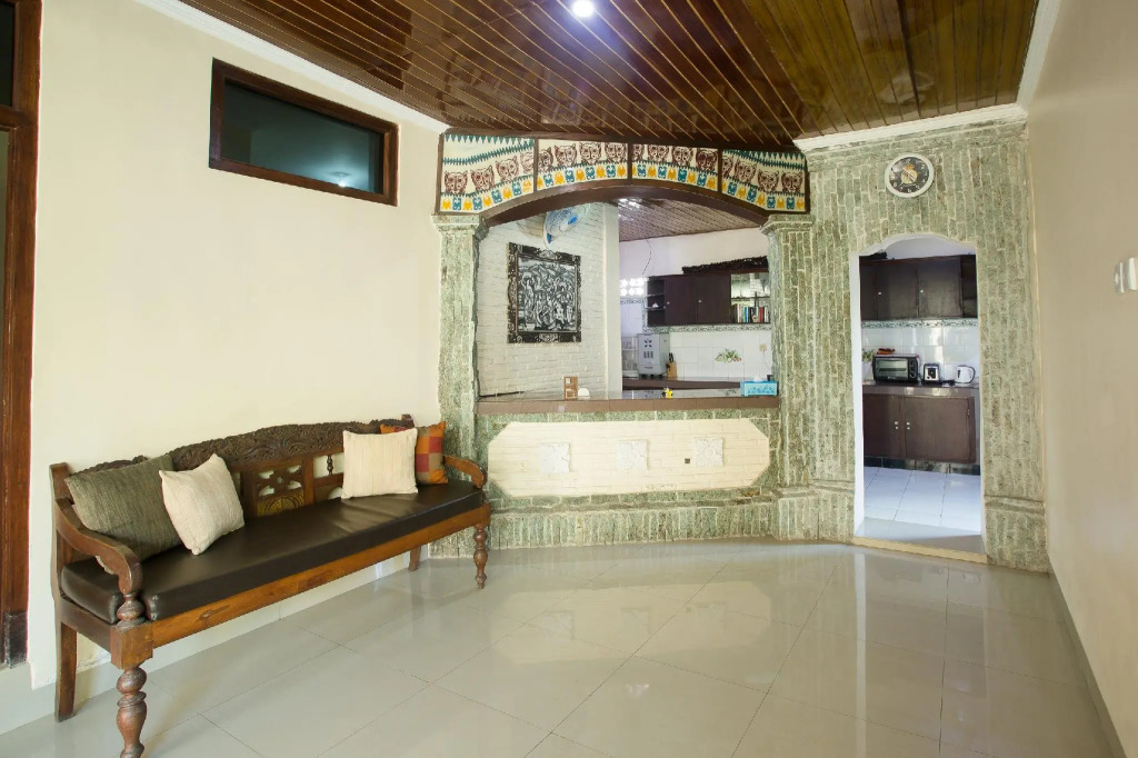 Blanjong Homestay by ecommerceloka