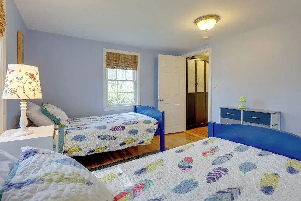 1 Mi to South Village Beach: BBQ-Ready Retreat