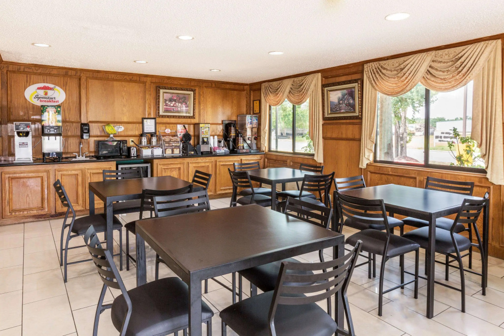 Super 8 by Wyndham League City Kemah Area