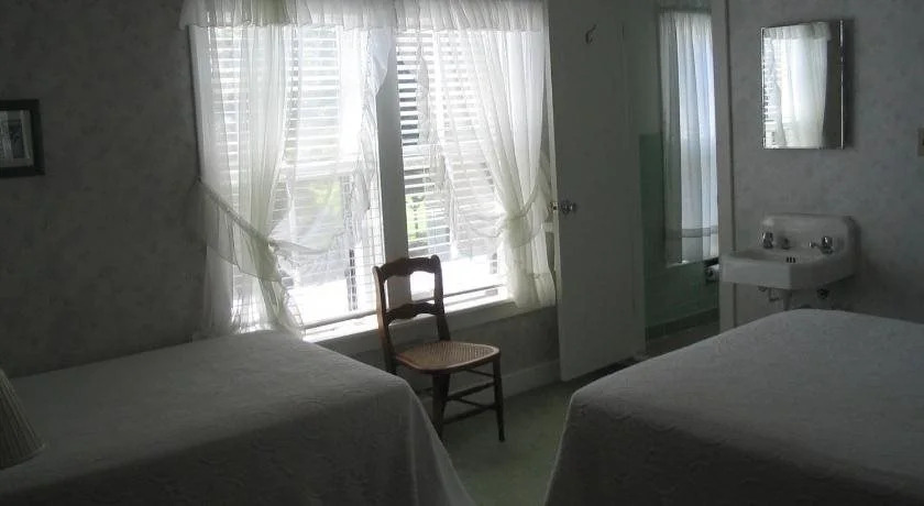 Shaws Hotel & Cottages