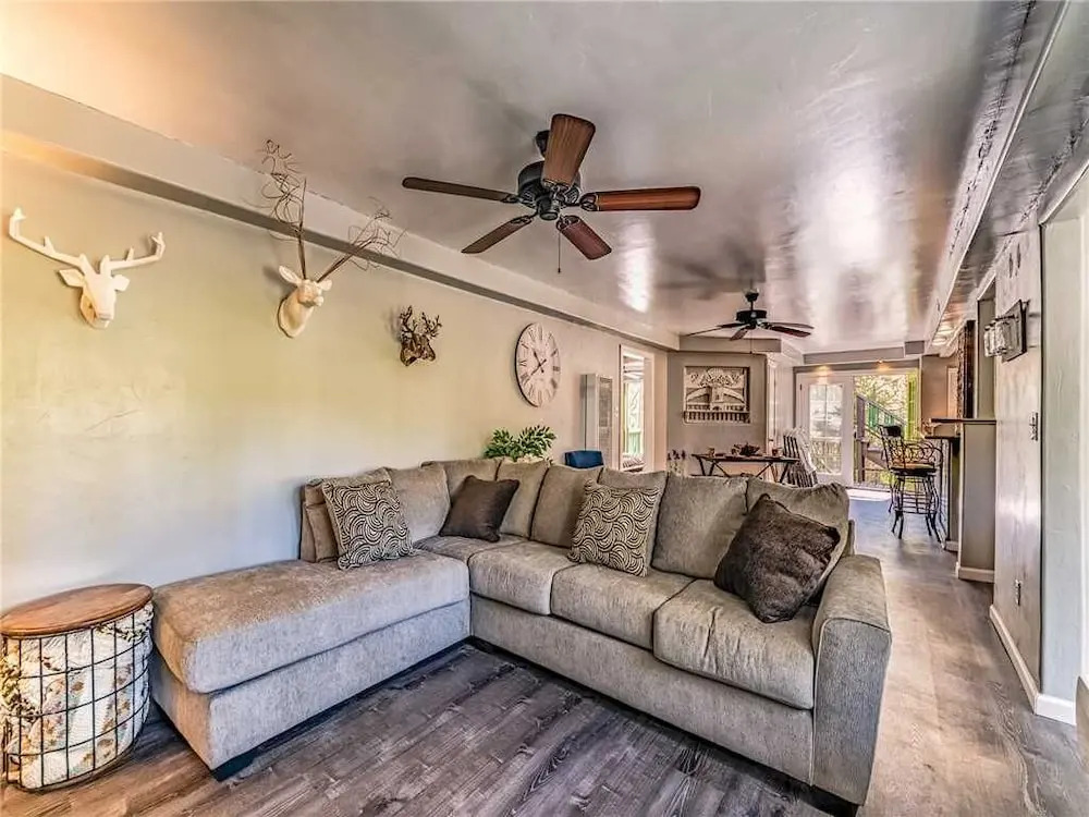 Turtle Mountain Cabin, 2 Bedrooms, Near Town