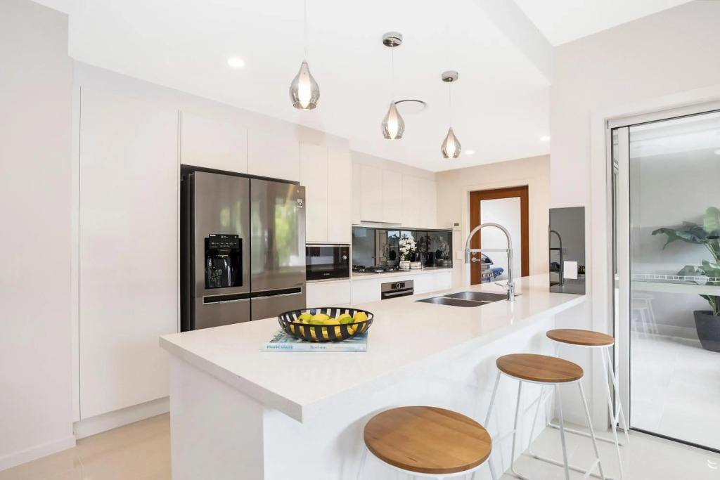 Park Avenue Luxe Chic Townhouse Sleeps 9, Carpark