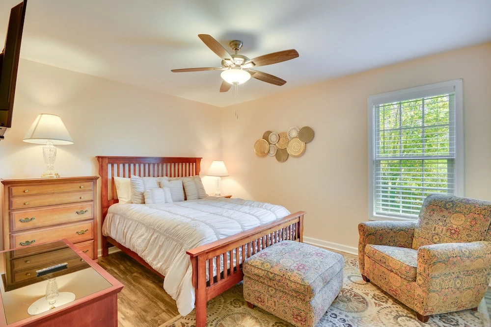 Central High Point Home < 1 Mi to Downtown!