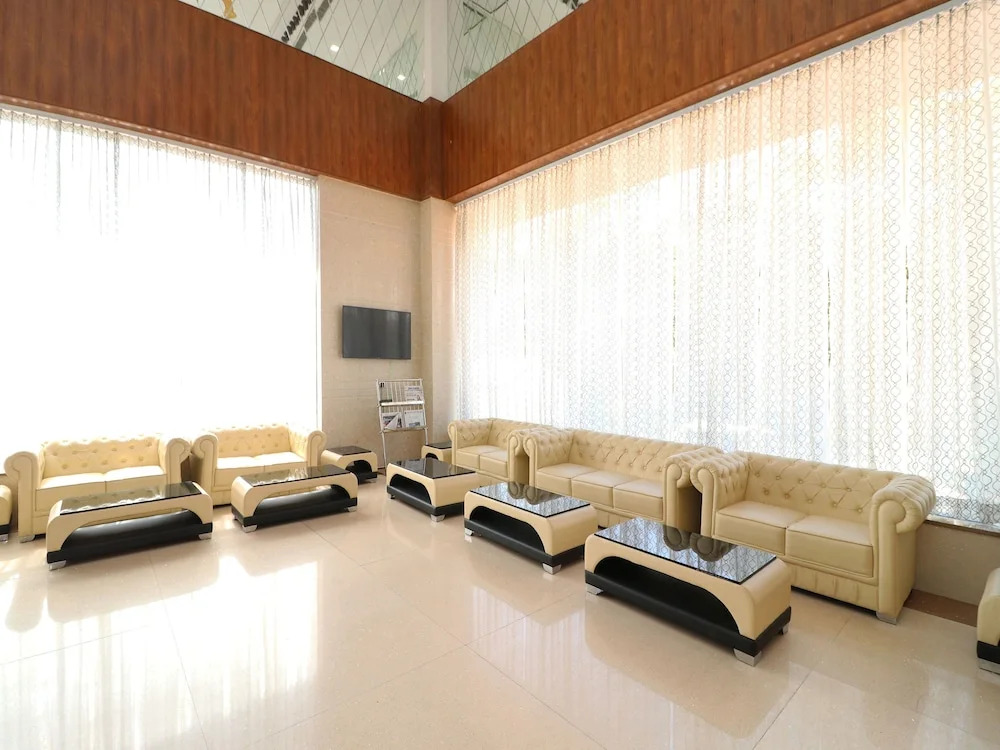 OYO 12823 Hotel Pearl Avenue
