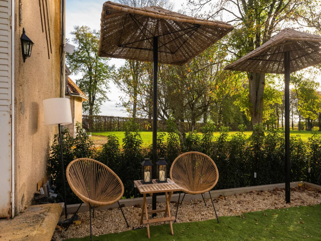 Majestic villa in Pouru-Saint-Remy with garden