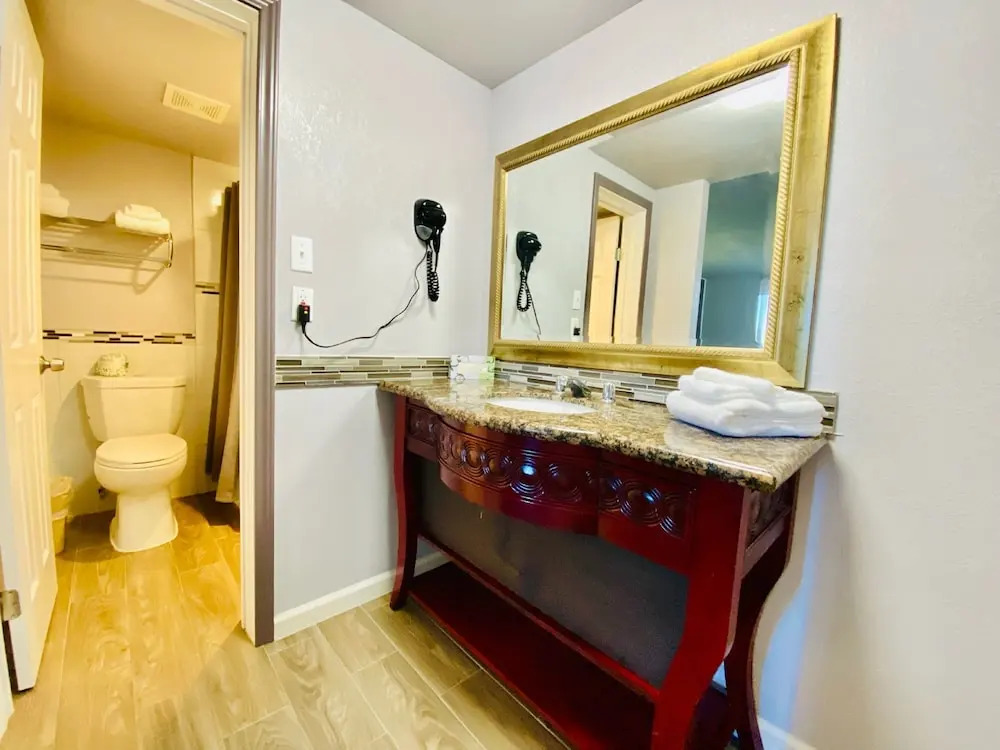 Rodeway Inn & Suites
