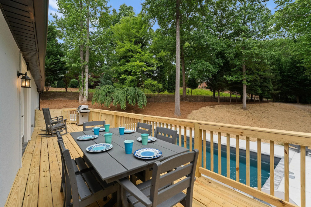 Lakefront Retreat With Private Dock, Pool, Game Room Sleeps 18