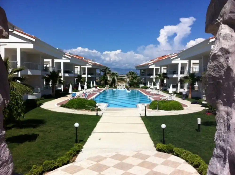 Wonderful 3 bed Duplex in Sought After Prime Community