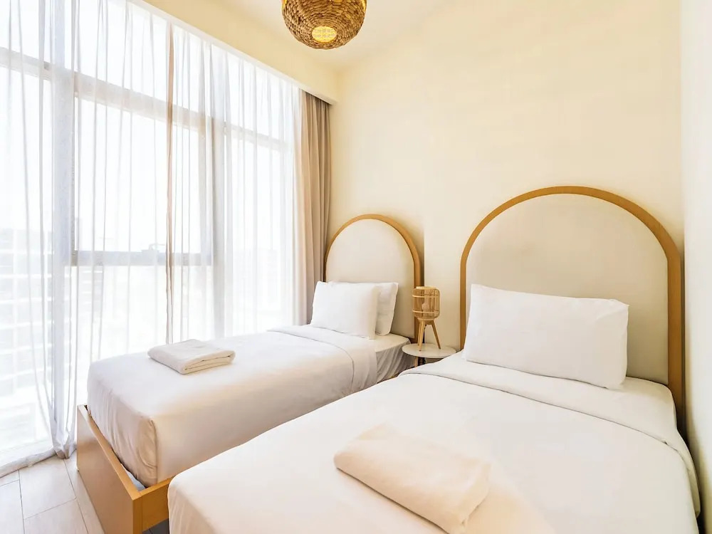 Zen Condo With Burj Khalifa View In Vibrant City