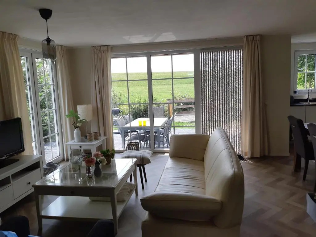 Nieuwe Beachbungalow aan IJsselmeer 39 24 four seasons