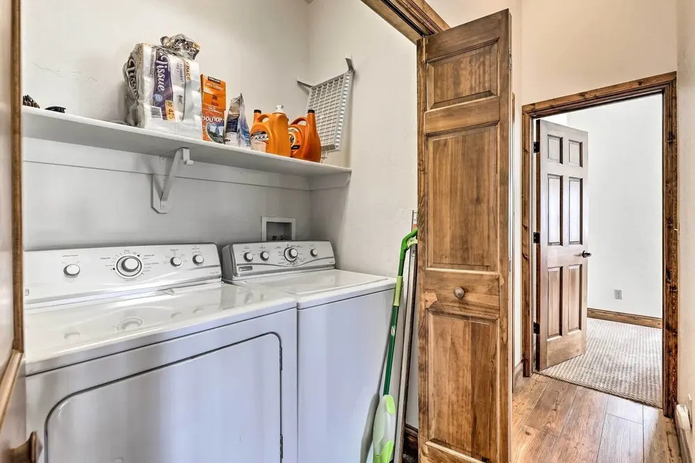 Luxe Rocky Mtn Retreat w/ Hot Tub - By Winter Park