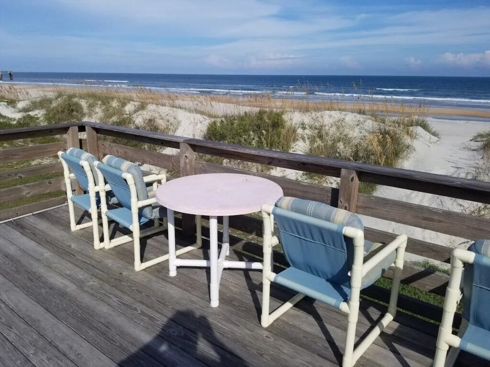 Amazing 4 Bedroom, Oceanfront, Hot Tub - Pink Flamingo