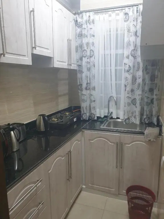 Lovely 2 and 1 bedroom guest units Karen