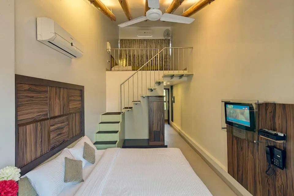 Shreyas Hotel