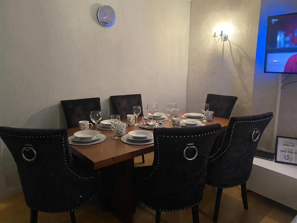 Impeccable 3- Bedroom House in Kirkcaldy