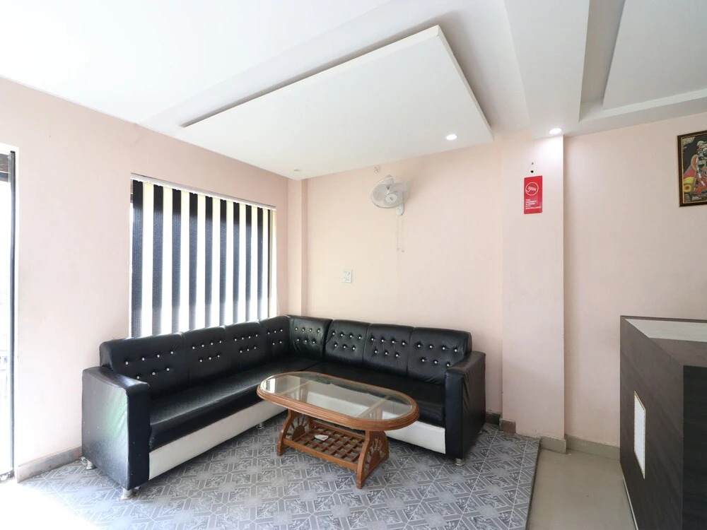 OYO 11572 Hotel Radha Regent