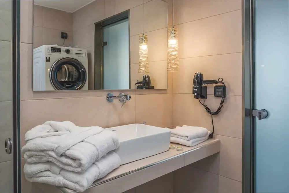 Dionisos Luxury Suites