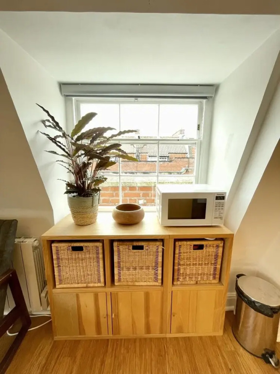 Bright 1 Double bed Apartment Near Cabot Circus