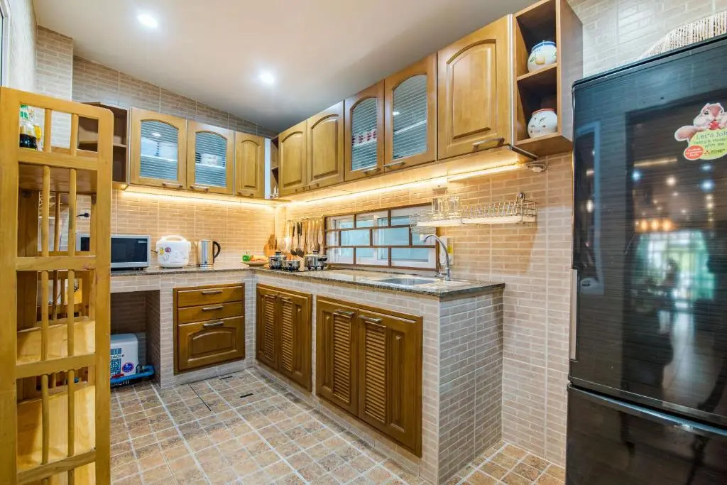 Super nice townhouse in city center, 10 minutes walk to beach, night market
